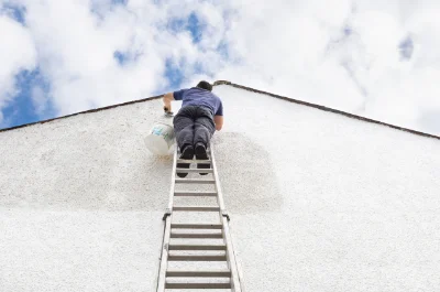 Peinture extérieure à Guimiliau — façades et ravalement